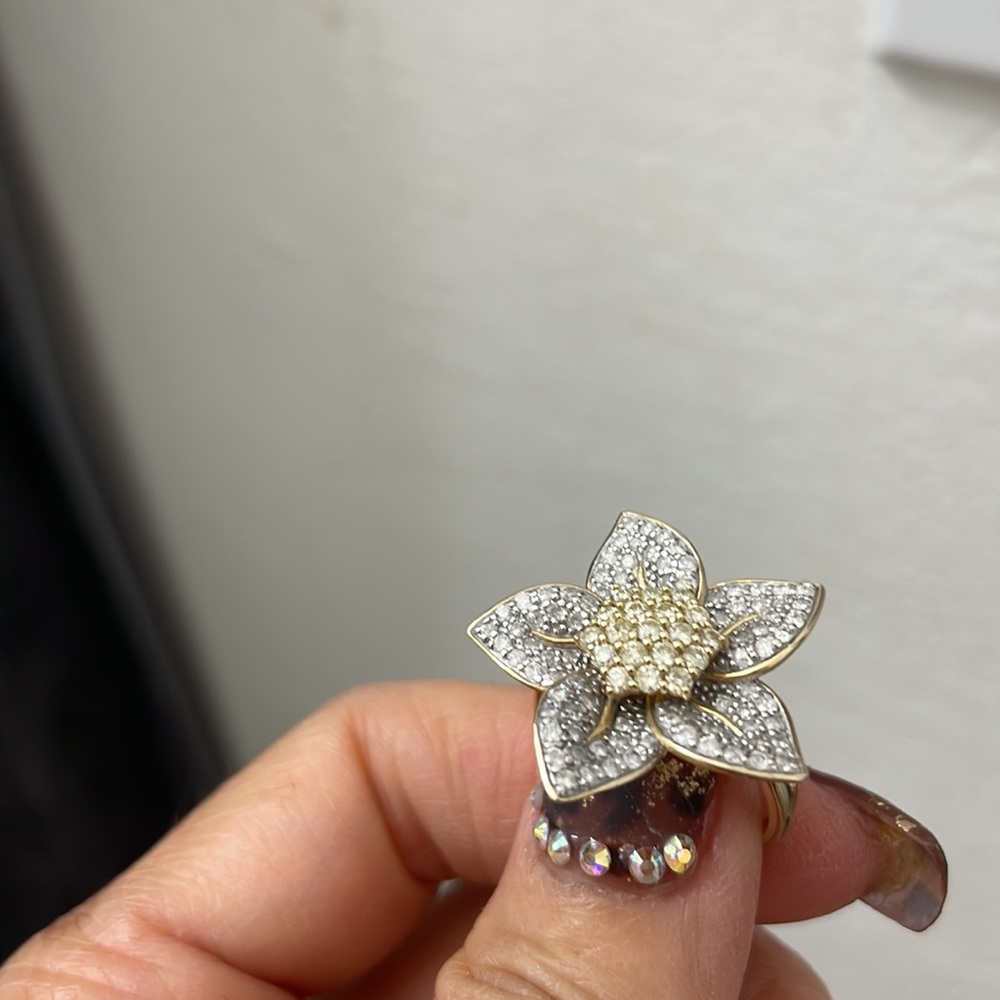 Beautiful diamonds ring - Picture 2 of 3